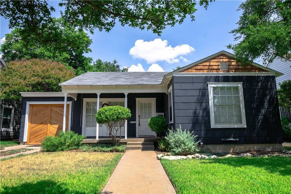 House for rent at 4328 Calmont Ave, Fort Worth, TX 76107