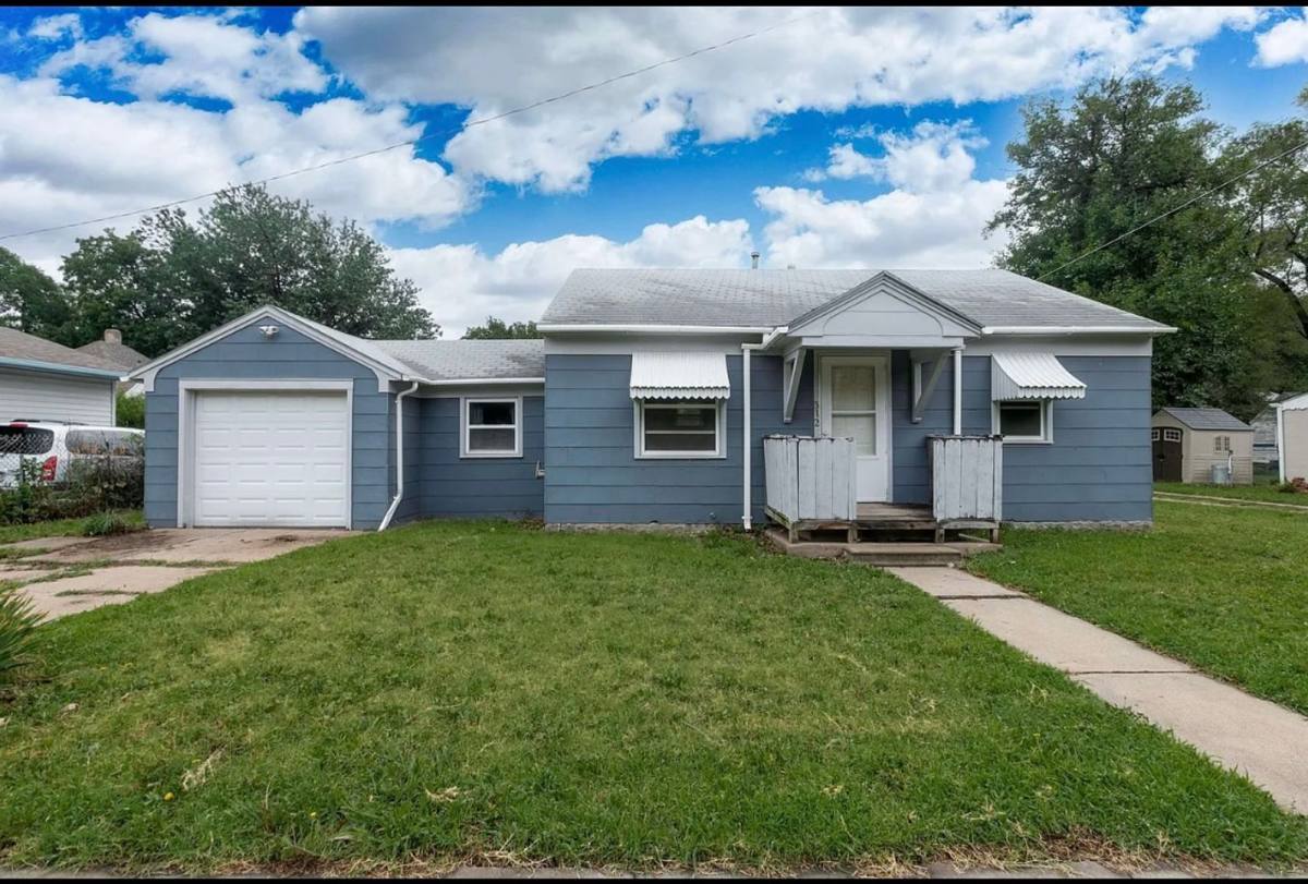 House for rent at 312 S Poplar St, Newton, KS 67114