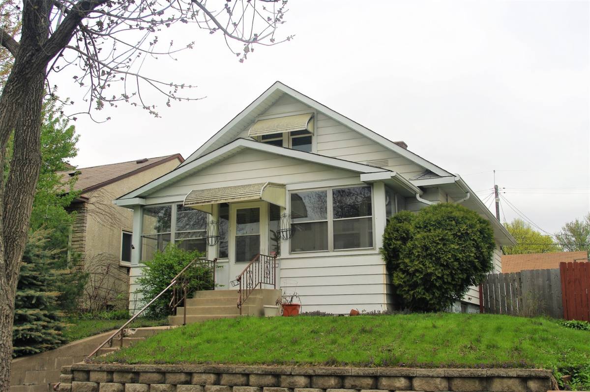 House for rent at 1179 Charles Ave, Saint Paul, MN 55104