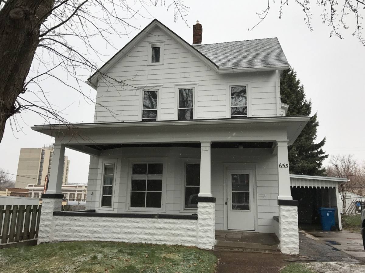 House for rent at 653 Sims Ave, Saint Paul, MN 55106