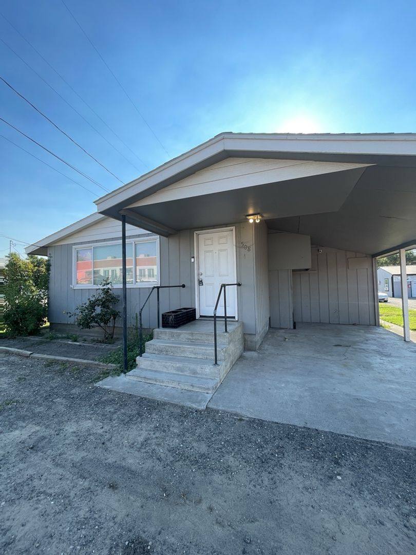 Apartment for rent at 508 9th St, Benton City, WA 99320