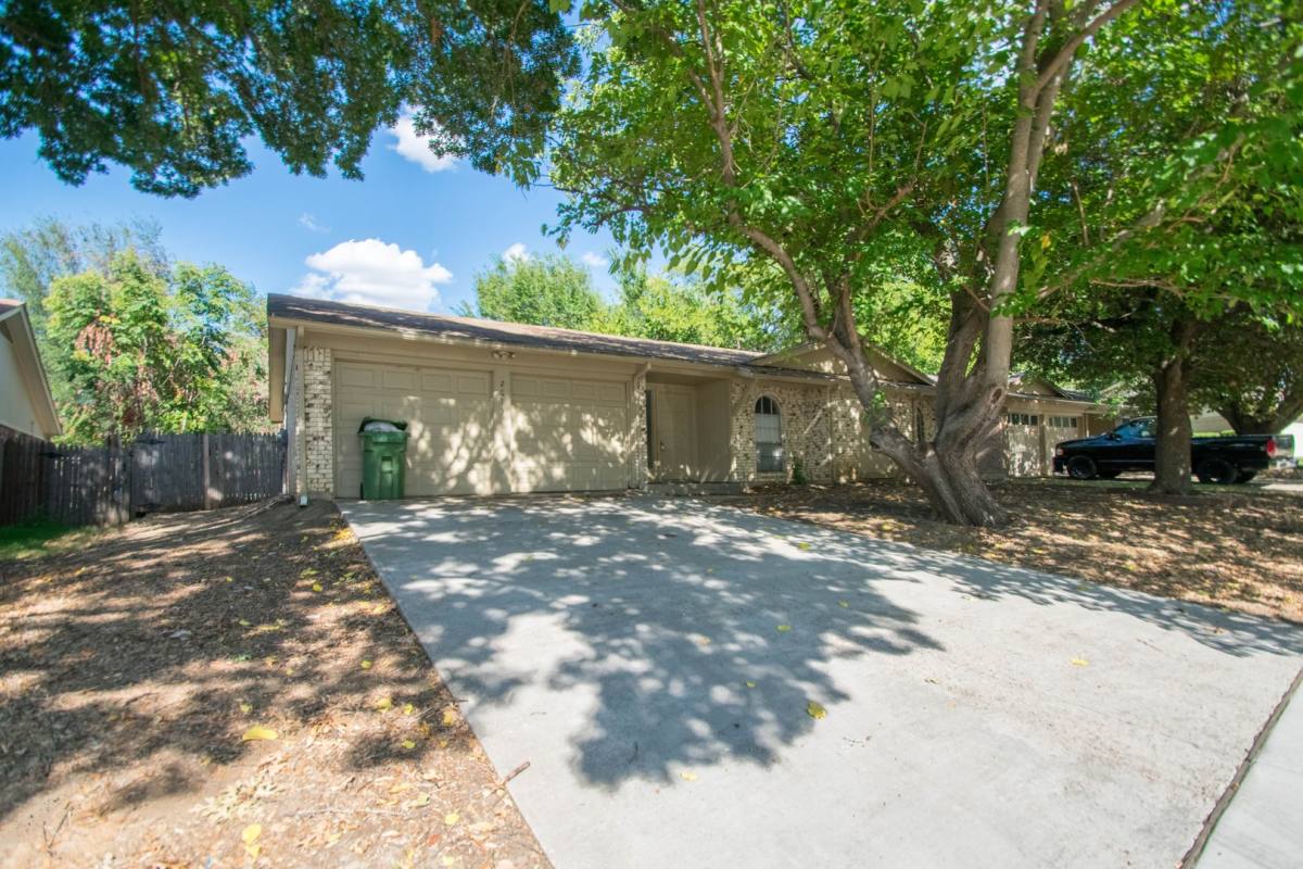 House for rent at 2613 Pebblebrook St, Arlington, TX 76014