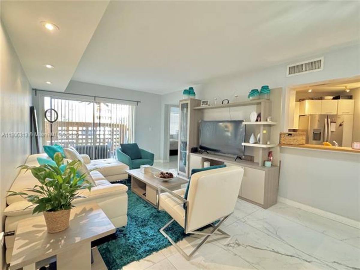 Apartment for rent at 9701 Fontainebleau Blvd, Miami, FL 33172