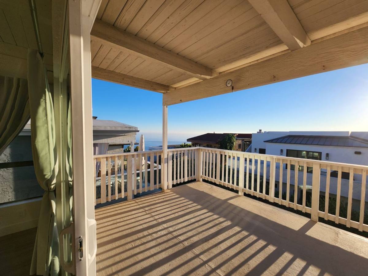 House for rent at 851 Acapulco St, Laguna Beach, CA 92651