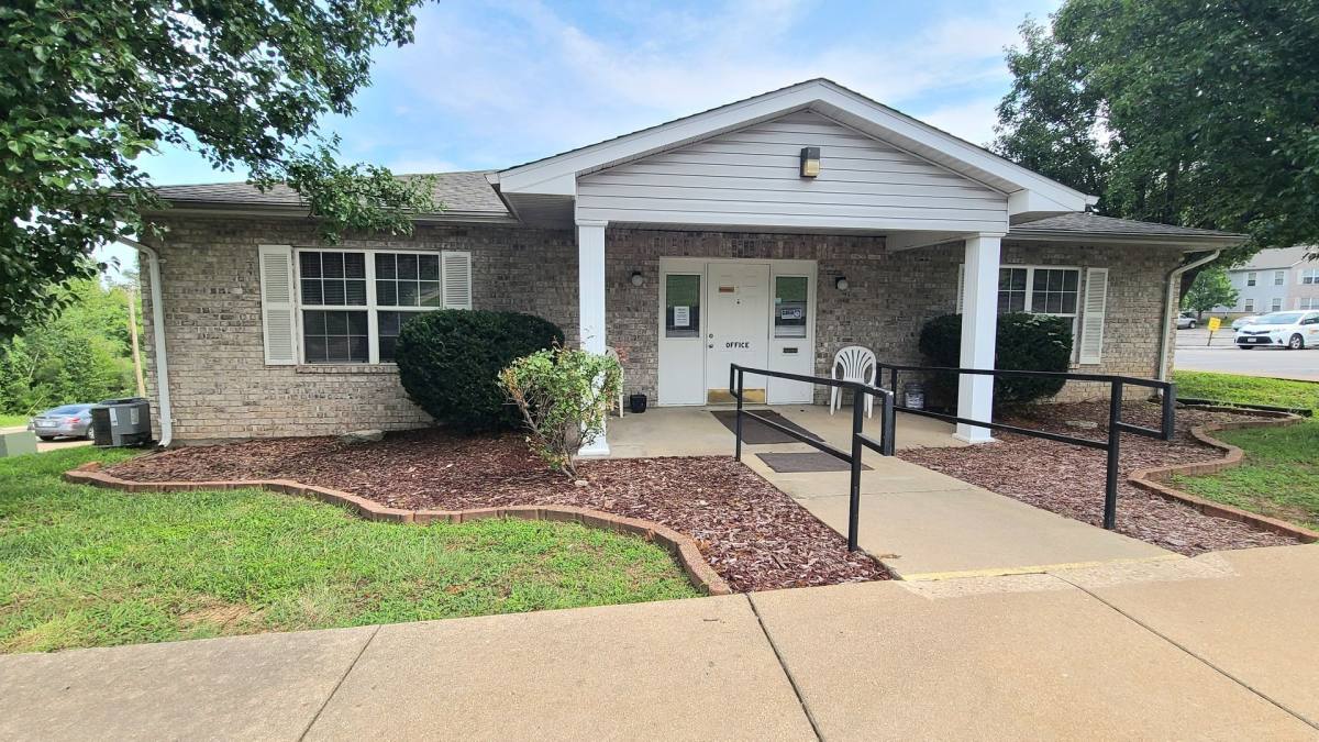 Apartment for rent at 1 Oak Knoll Dr, Festus, MO 63028