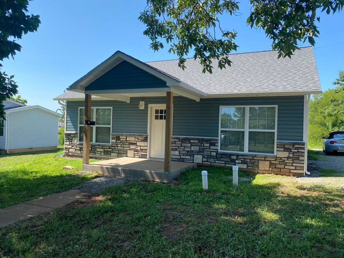 House for rent at 917 W Liberty St, Farmington, MO 63640