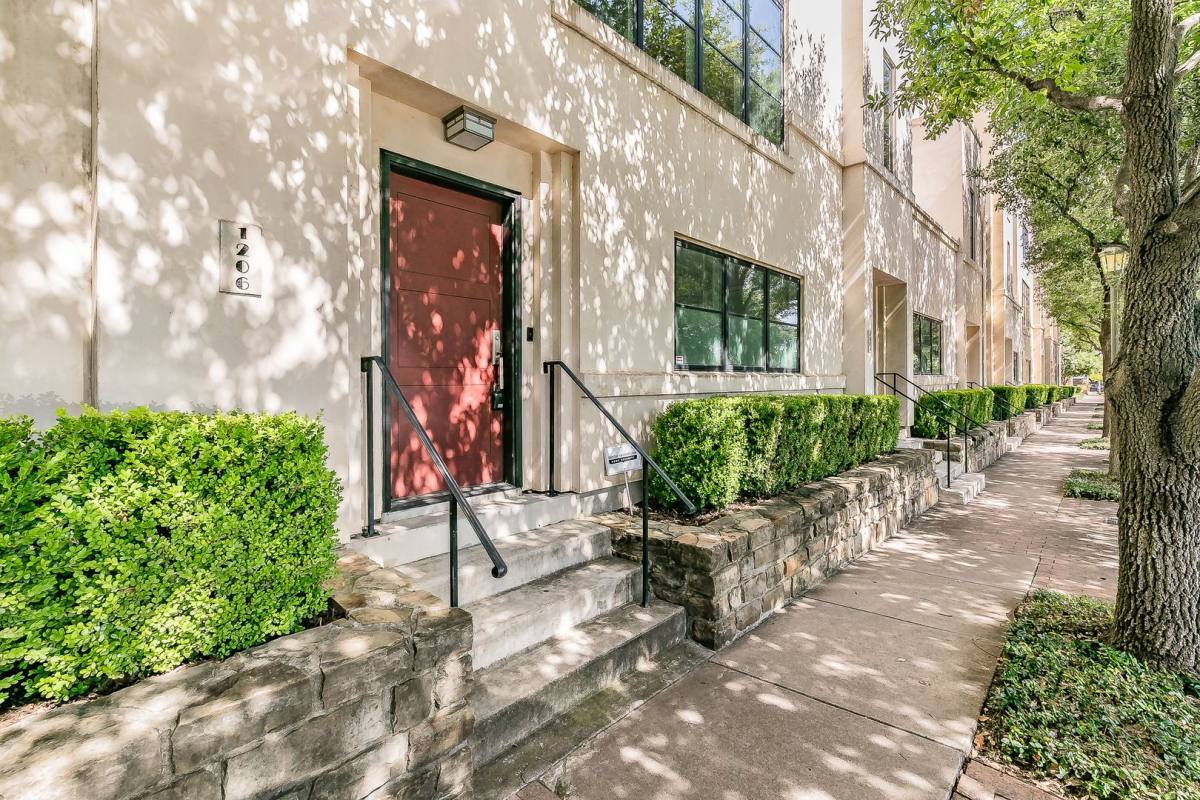 Townhouse for rent at 1206 Lipscomb St, Fort Worth, TX 76104