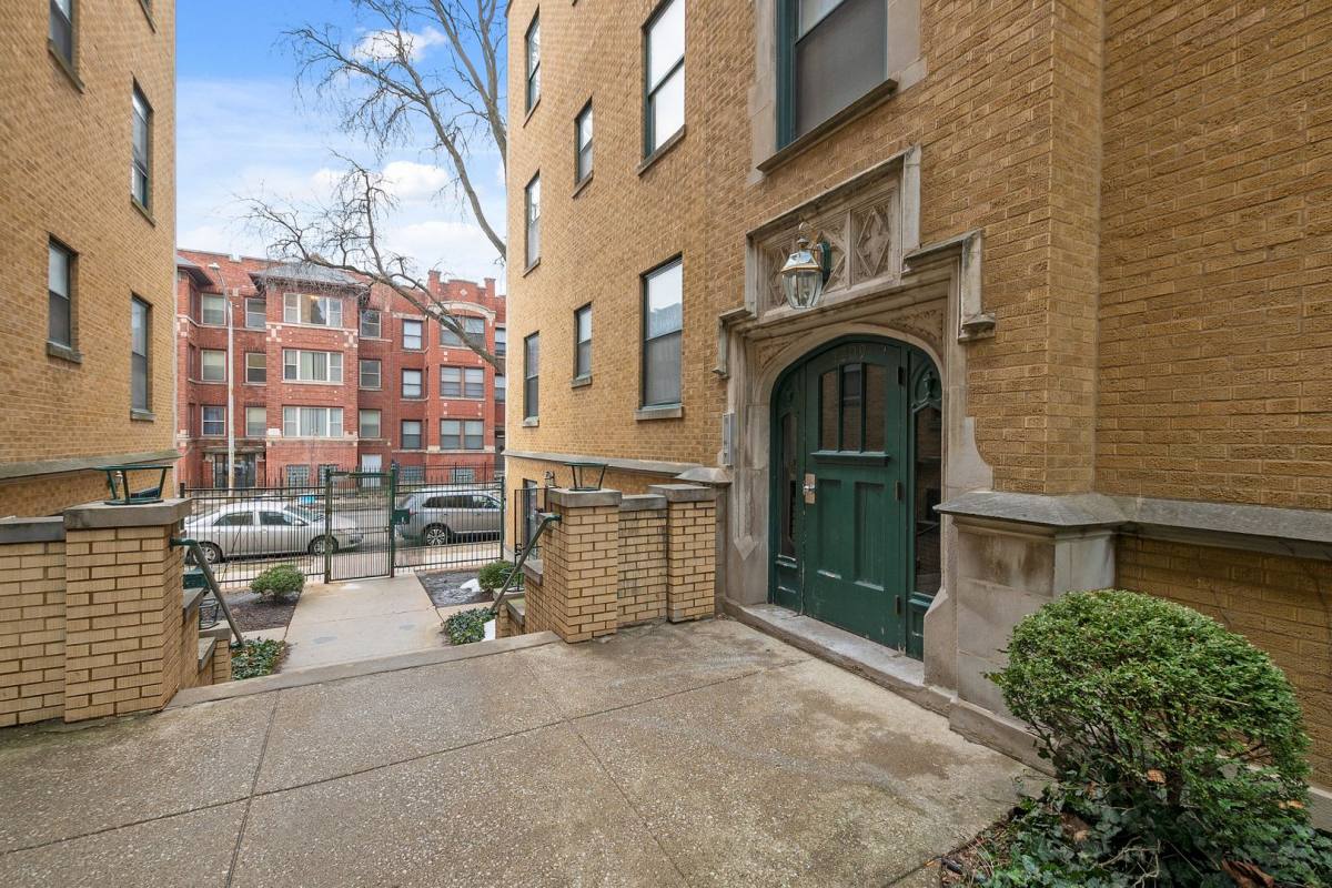 Condo for rent at 7209 S Yates Blvd #1A, Chicago, IL 60649