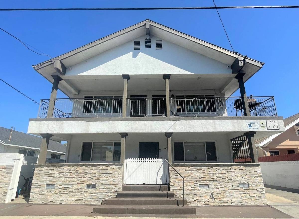 Apartment for rent at 250-256 W 15th St, San Pedro, CA 90731