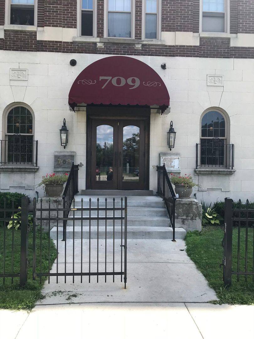 Apartment for rent at 709 Hazelwood, Detroit, MI 48202