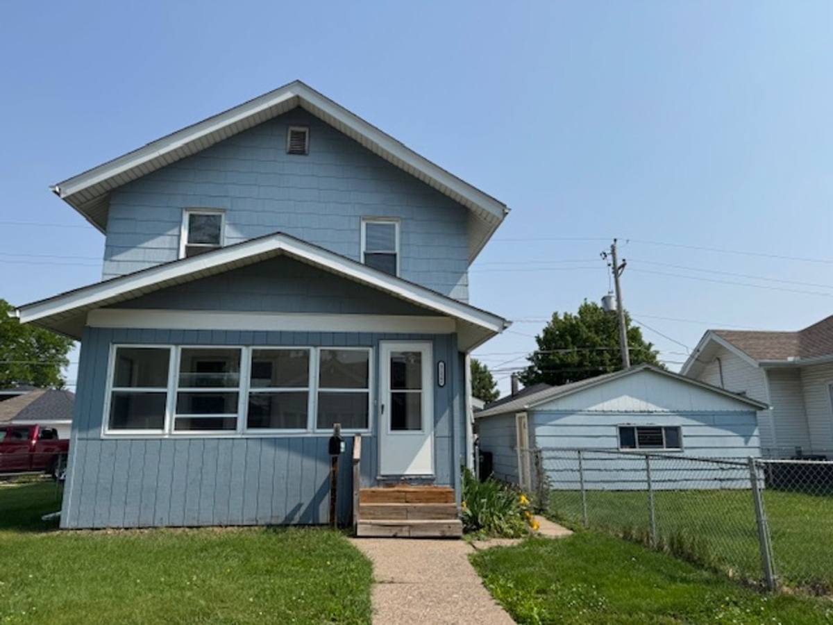 House for rent at 1122 E Colorado St, Davenport, IA 52803