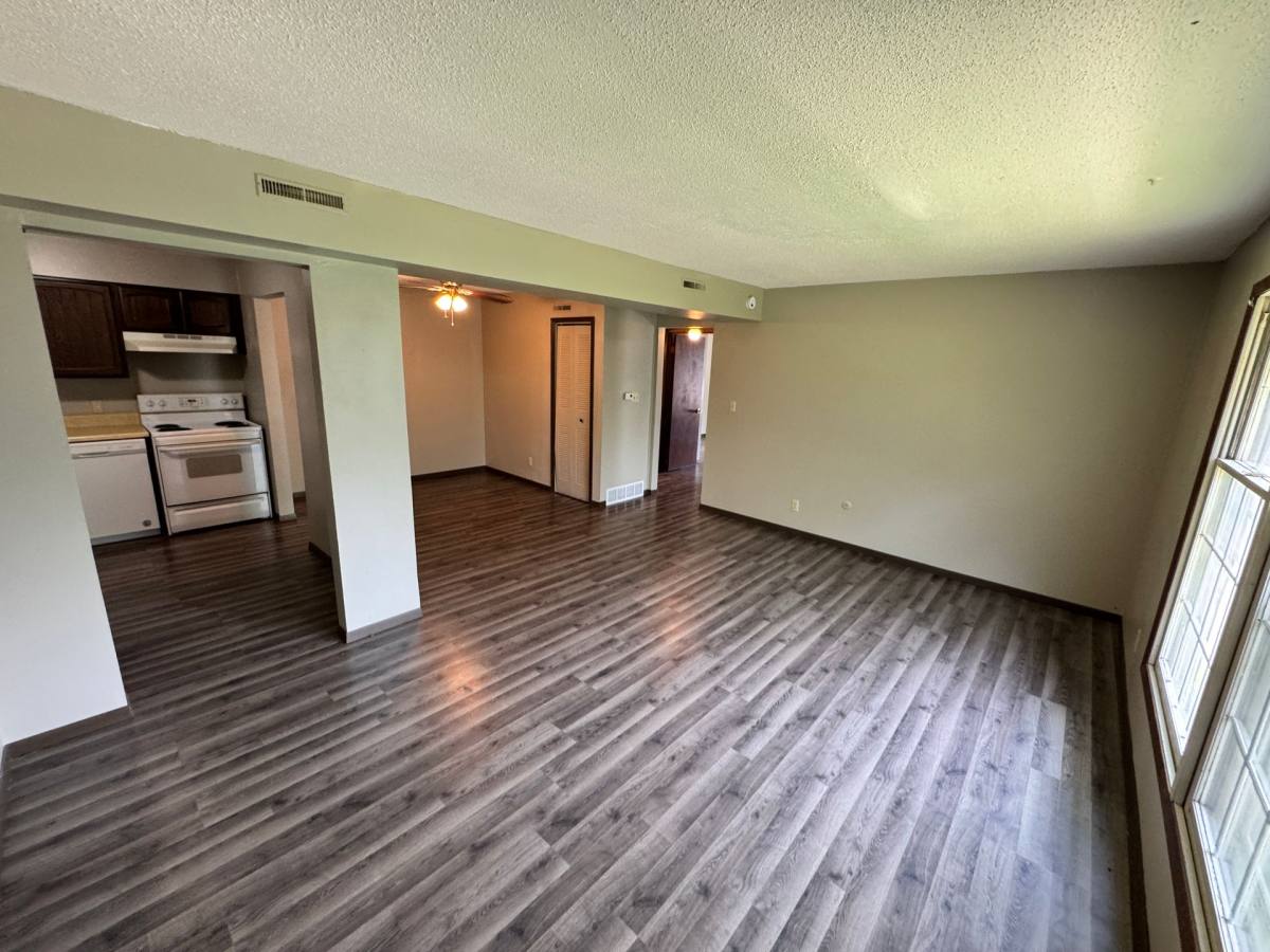 Apartment for rent at 101 4th Ave, Grinnell, IA 50112