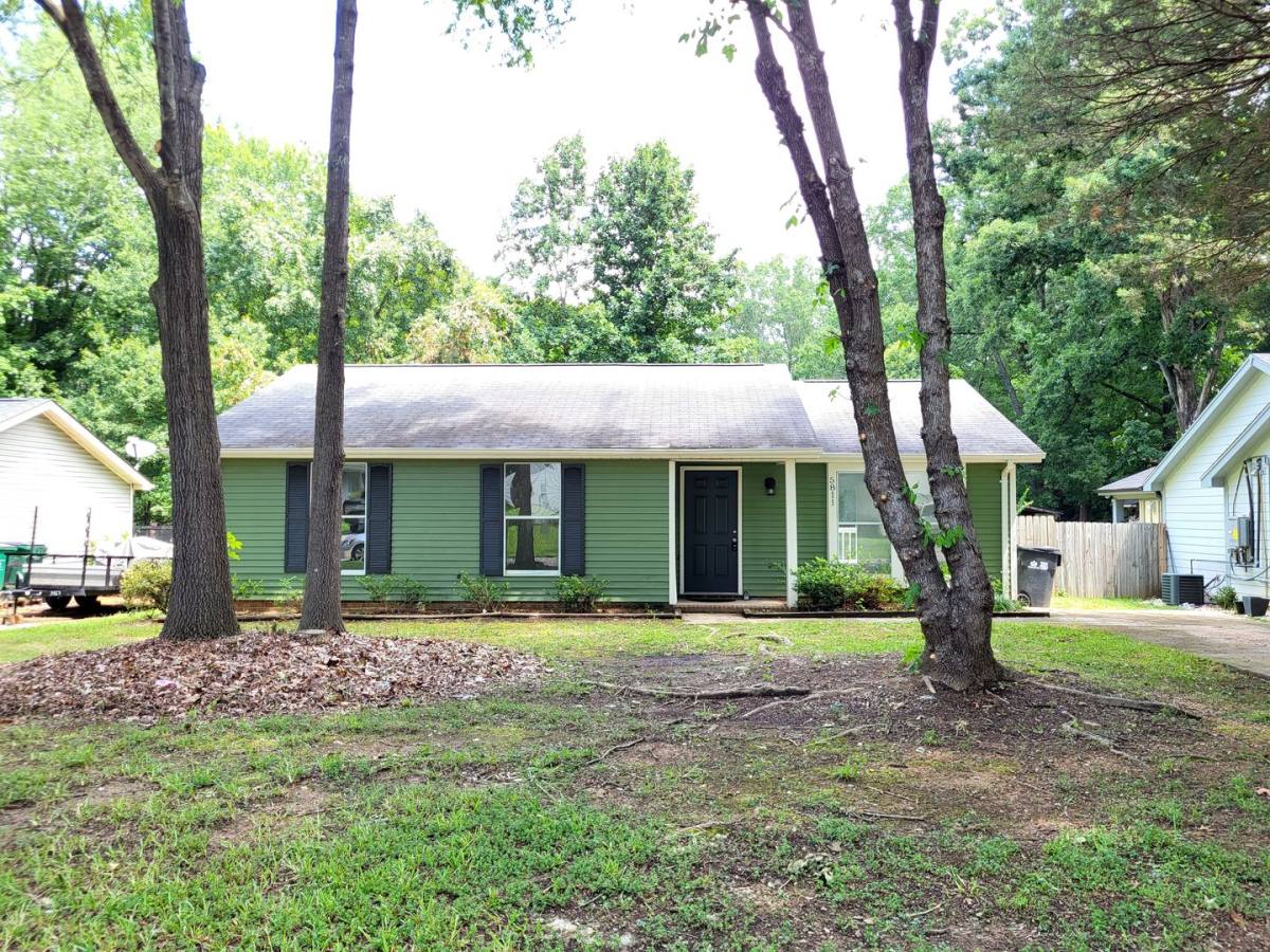 House for rent at 5811 Rock Hollow Dr, Charlotte, NC 28212