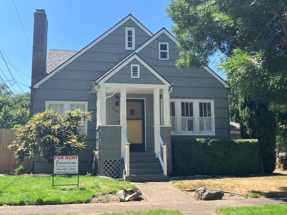 House for rent at 1750 Grant St NE, Salem, OR 97301