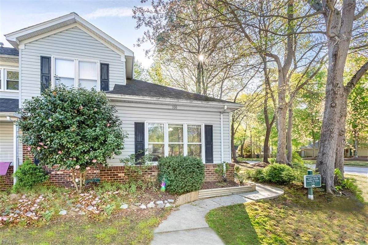 Townhouse for rent at 100 Larkspur Hollow, Yorktown, VA 23692