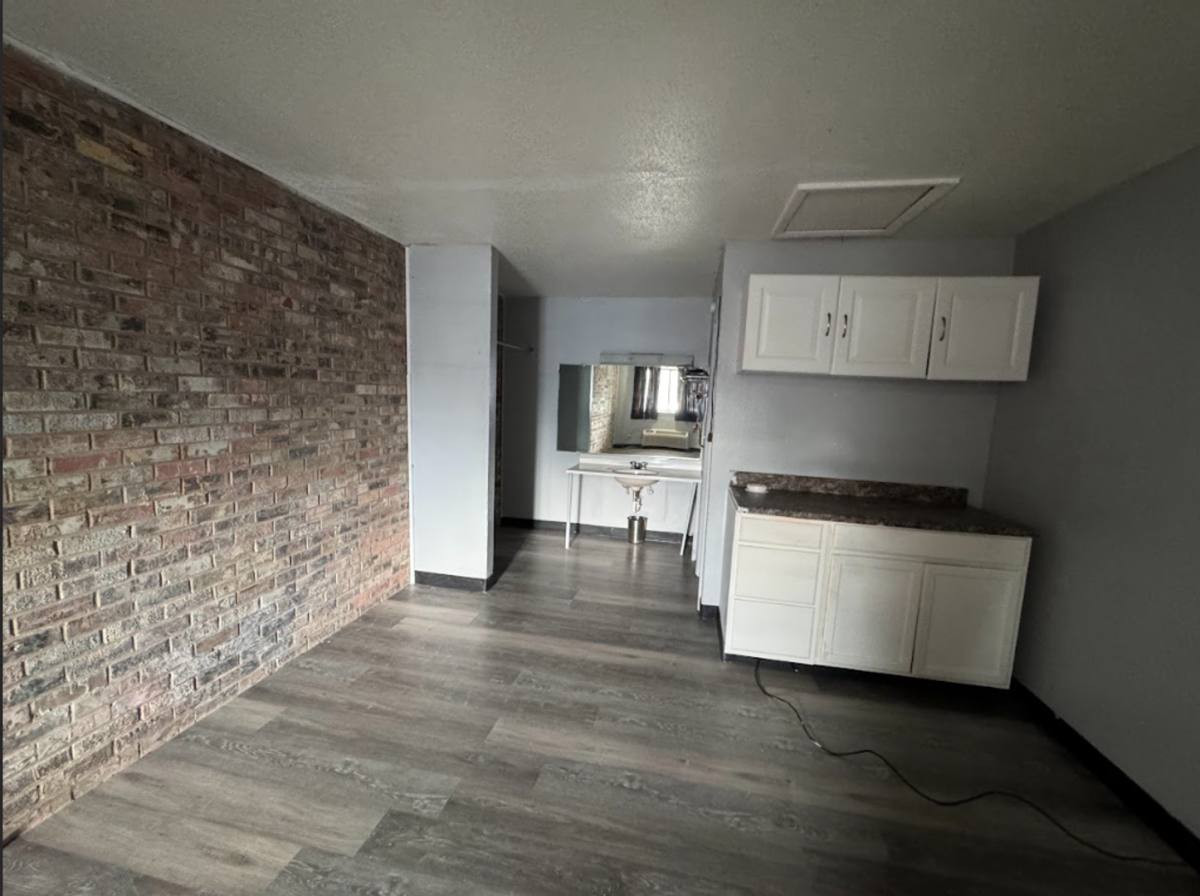 Apartment for rent at 401 N E Ave, Columbus, KS 66725