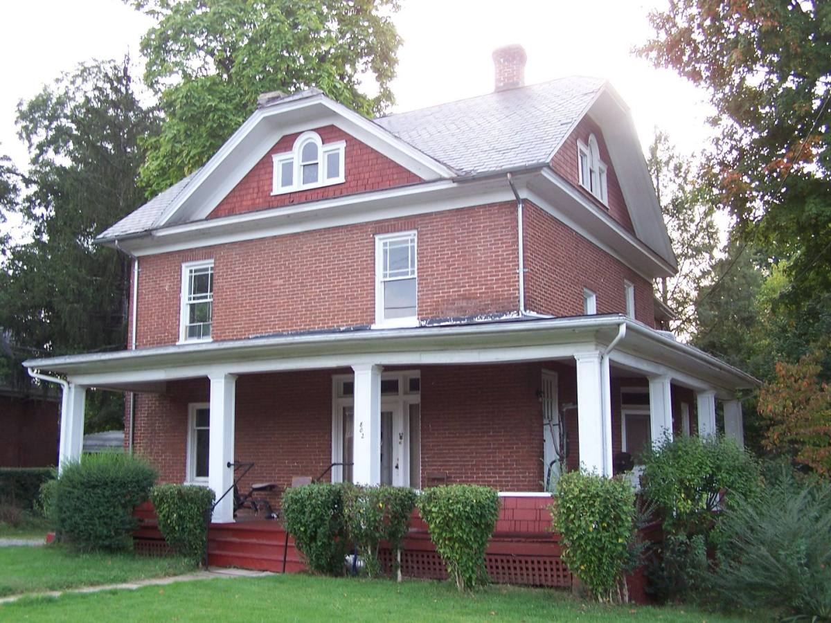 Apartment for rent at 802 31st St NW, Roanoke, VA 24017