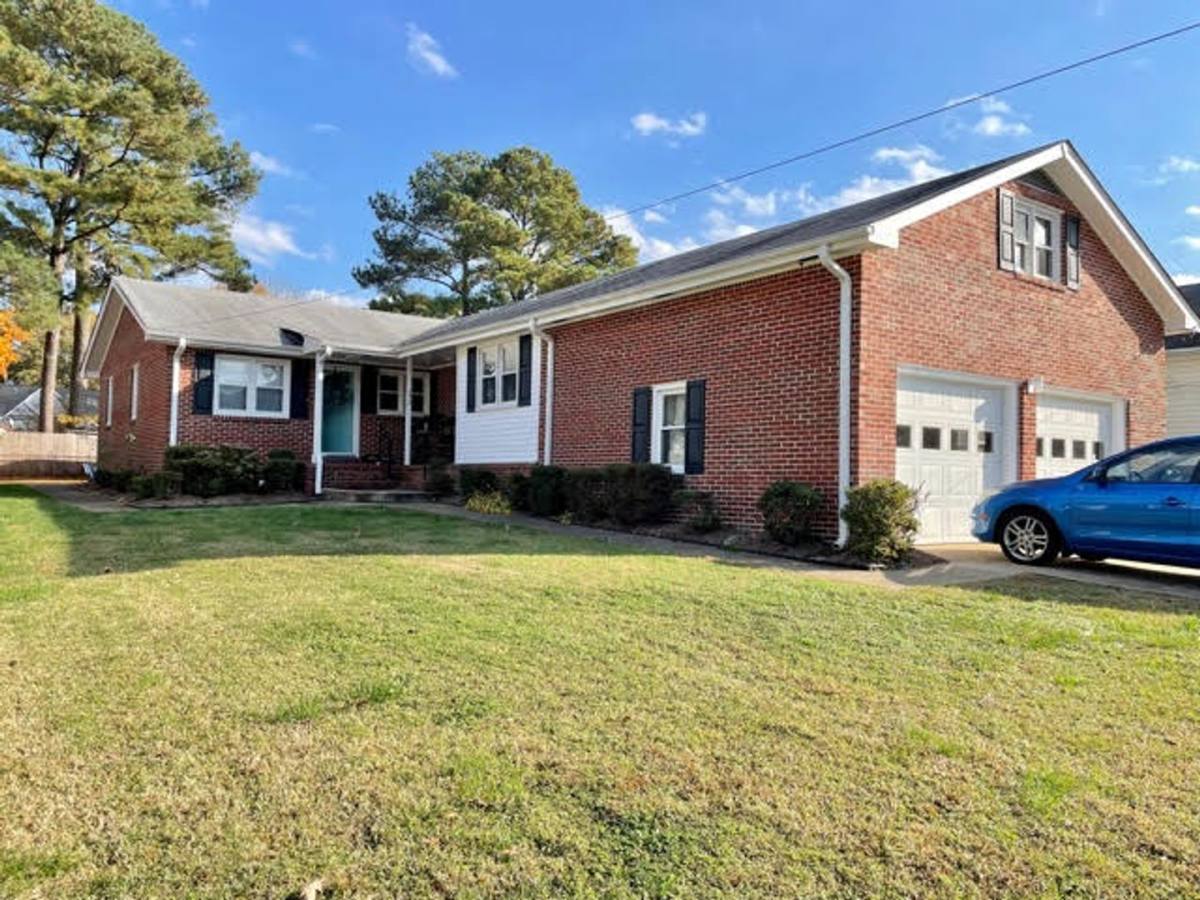 Apartment for rent at 1412 Walnut Ave, Chesapeake, VA 23325