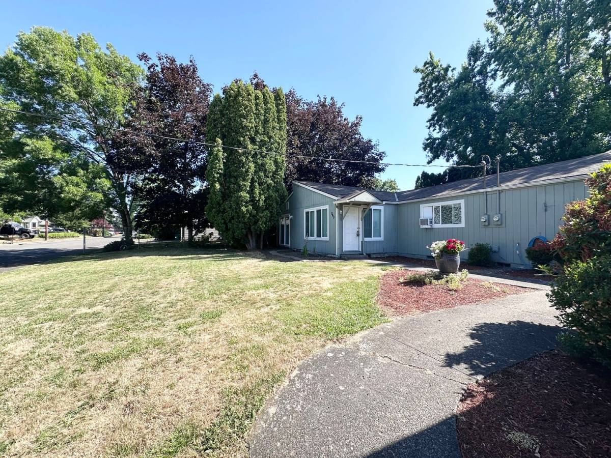 Apartment for rent at 840 SE Francis Ave, Gresham, OR 97080