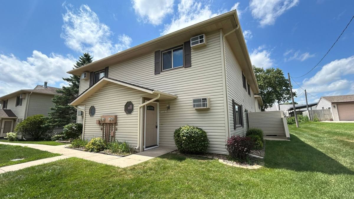 Townhouse for rent at 2841 19th Ave NW, Rochester, MN 55901