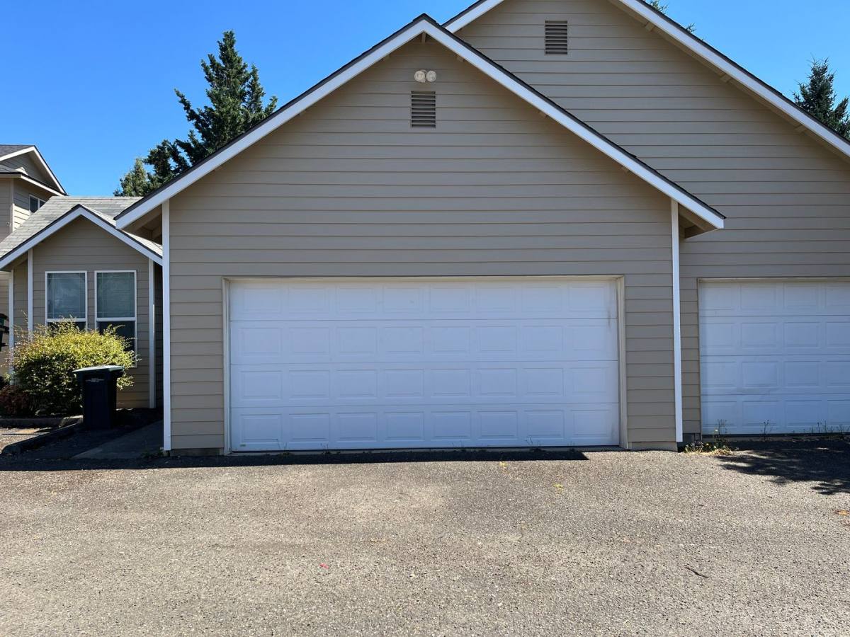 House for rent at 721 N Myrtle Rd, Myrtle Creek, OR 97457