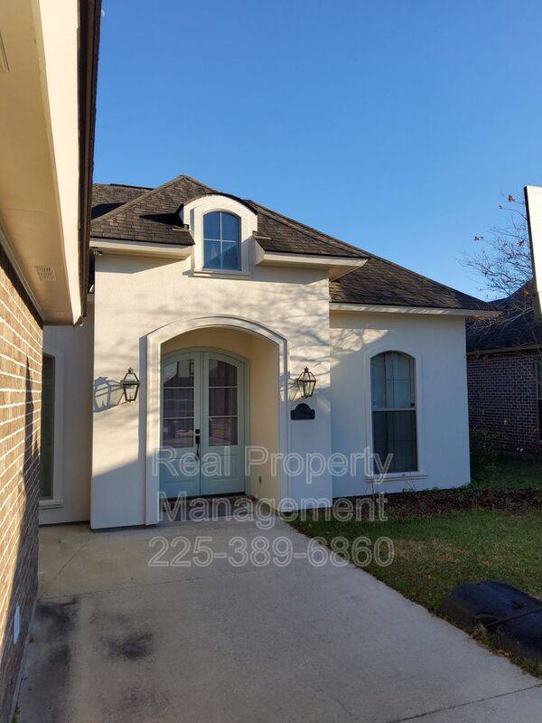 House for rent at 10950 Hillpark Ave, Baton Rouge, LA 70810