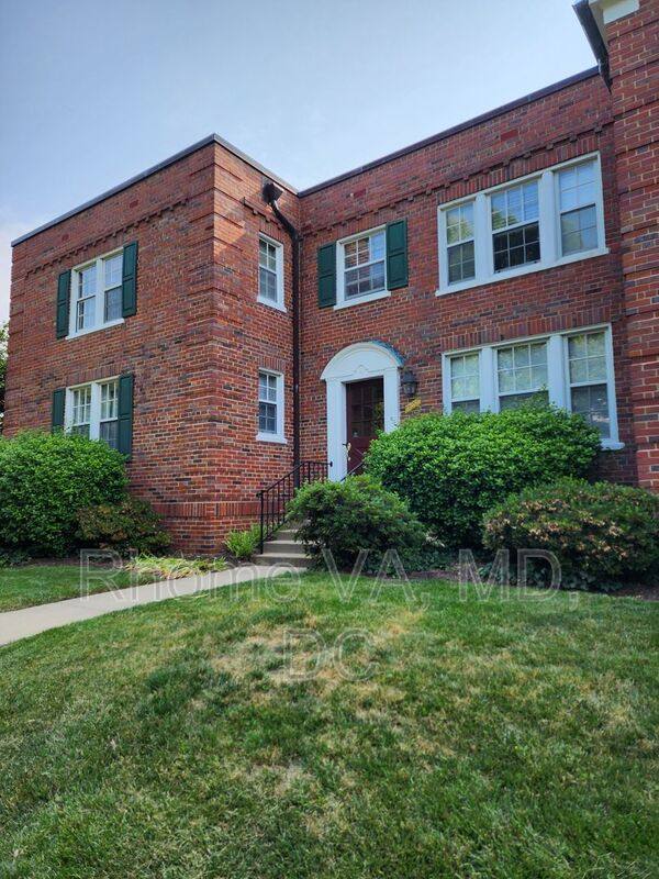 Condo for rent at 1801 Queens Lane Blvd #2-140, Arlington, VA 22201