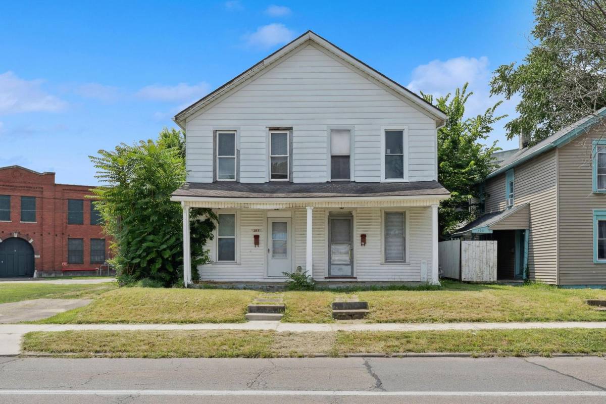 Apartment for rent at 283-285 Linden Ave, Dayton, OH 45403
