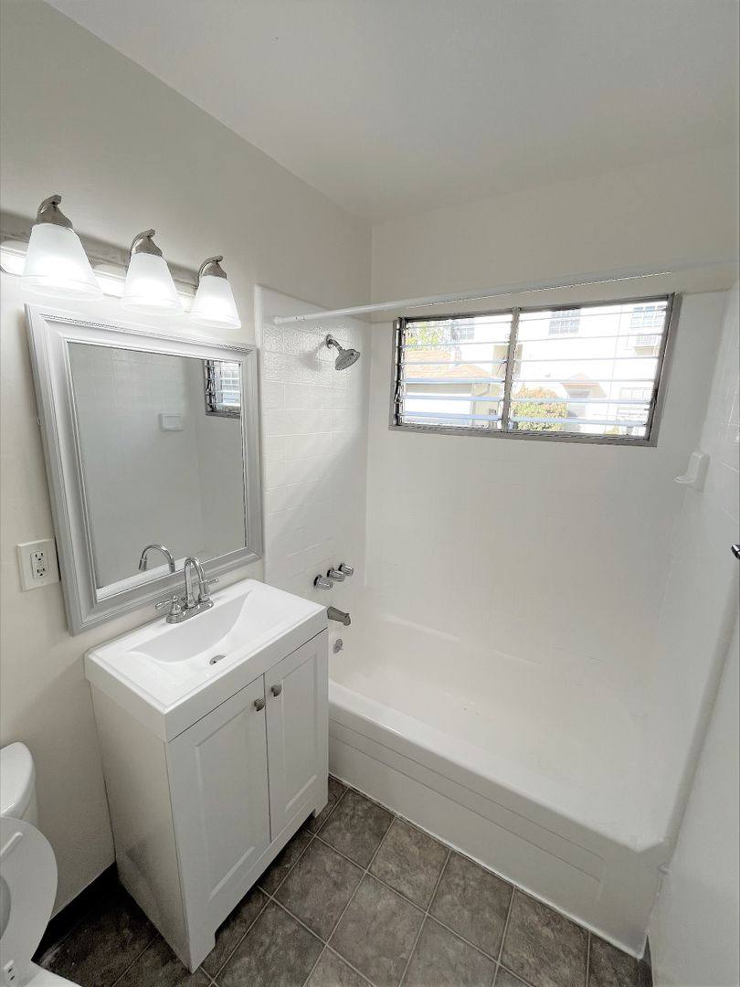 Apartment for rent at 12017 Albers St, Valley Village, CA 91607