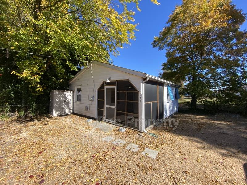 House for rent at 205 N Irving Ave, Colonial Beach, VA 22443