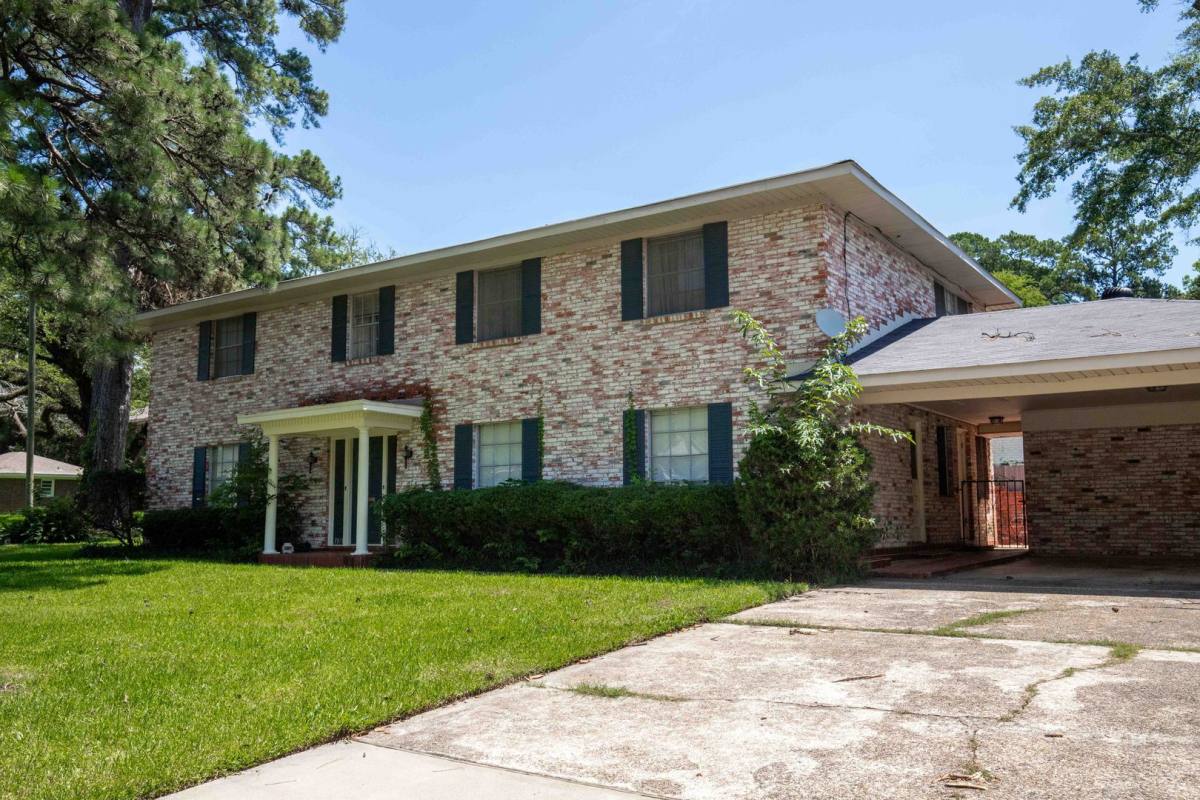 Apartment for rent at 3307 Fairfield Ave, Shreveport, LA 71104