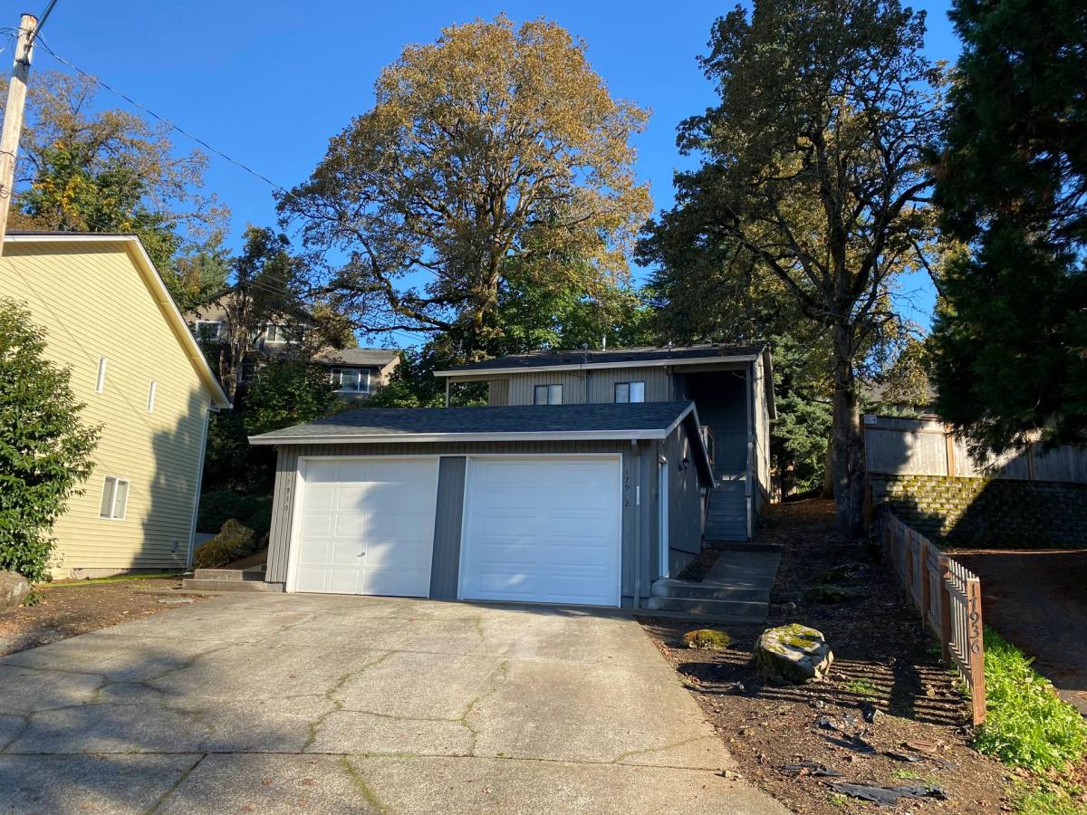 Townhouse for rent at 17932 Oatfield Rd, Gladstone, OR 97027