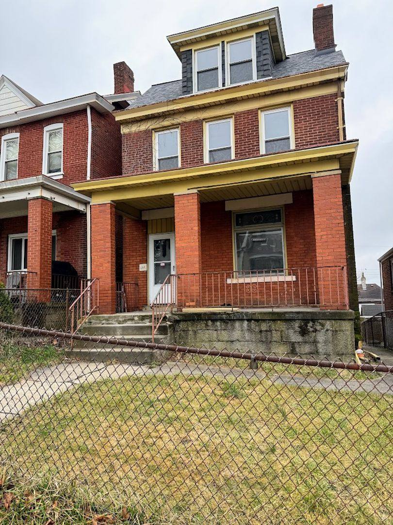 House for rent at 320 Orchard Place, Pittsburgh, PA 15210