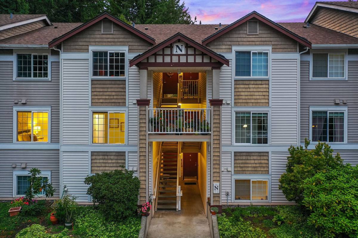 Condo for rent at 25235 SE Klahanie Blvd, Issaquah, WA 98029