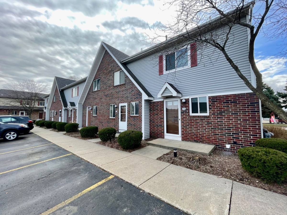 Townhouse for rent at 272 Carriage Lane SW, Grand Rapids, MI 49548