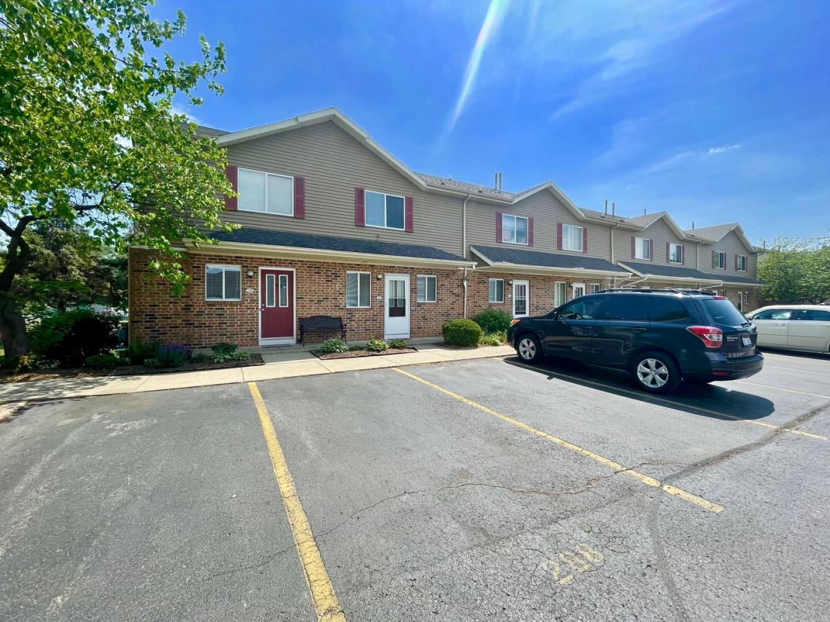 Townhouse for rent at 320 Carriage Lane SW, Grand Rapids, MI 49548