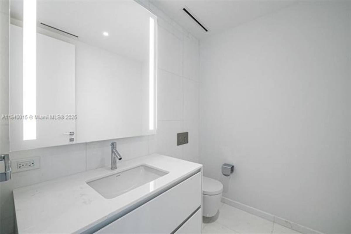 Apartment for rent at 300 Biscayne Blvd Way, Miami, FL 33131