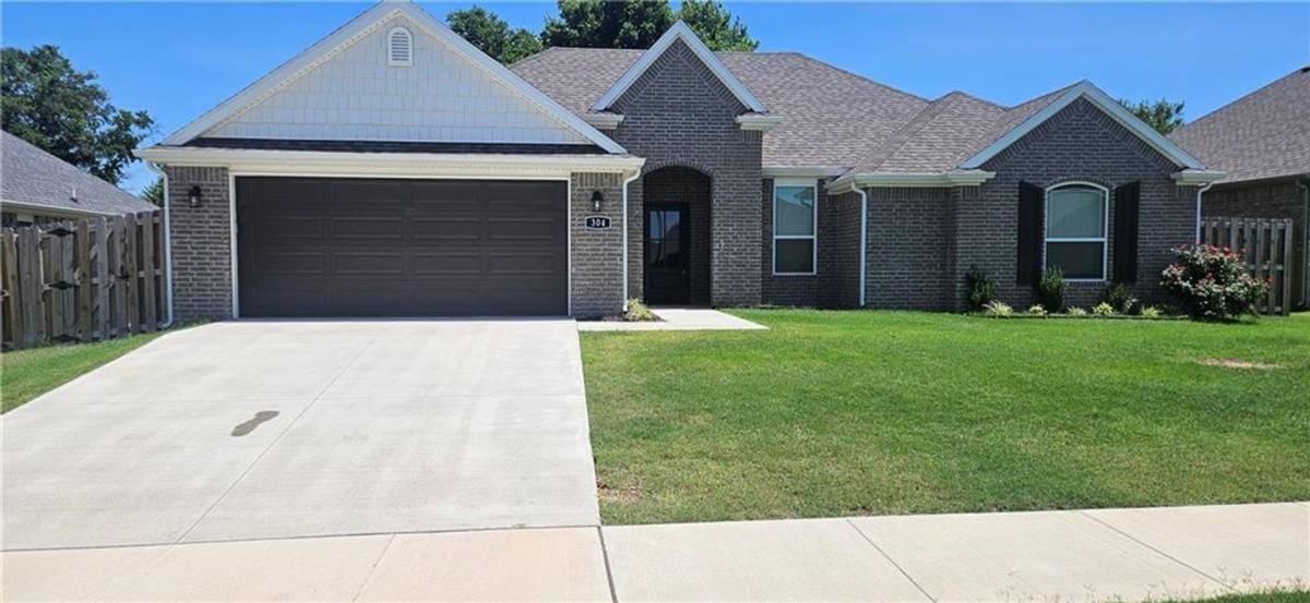House for rent at 304 W Tyler Rd, Farmington, AR 72730