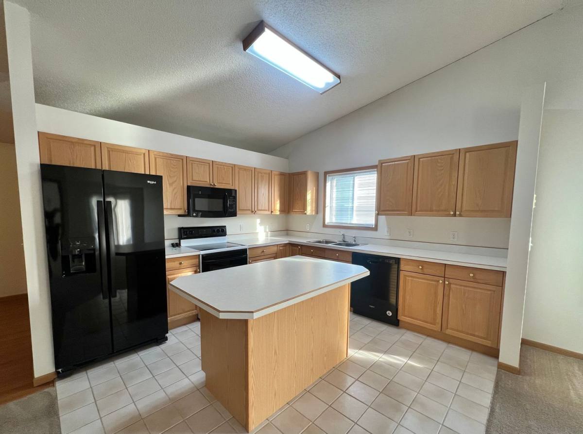 Townhouse for rent at 1829 49th St S, Fargo, ND 58103