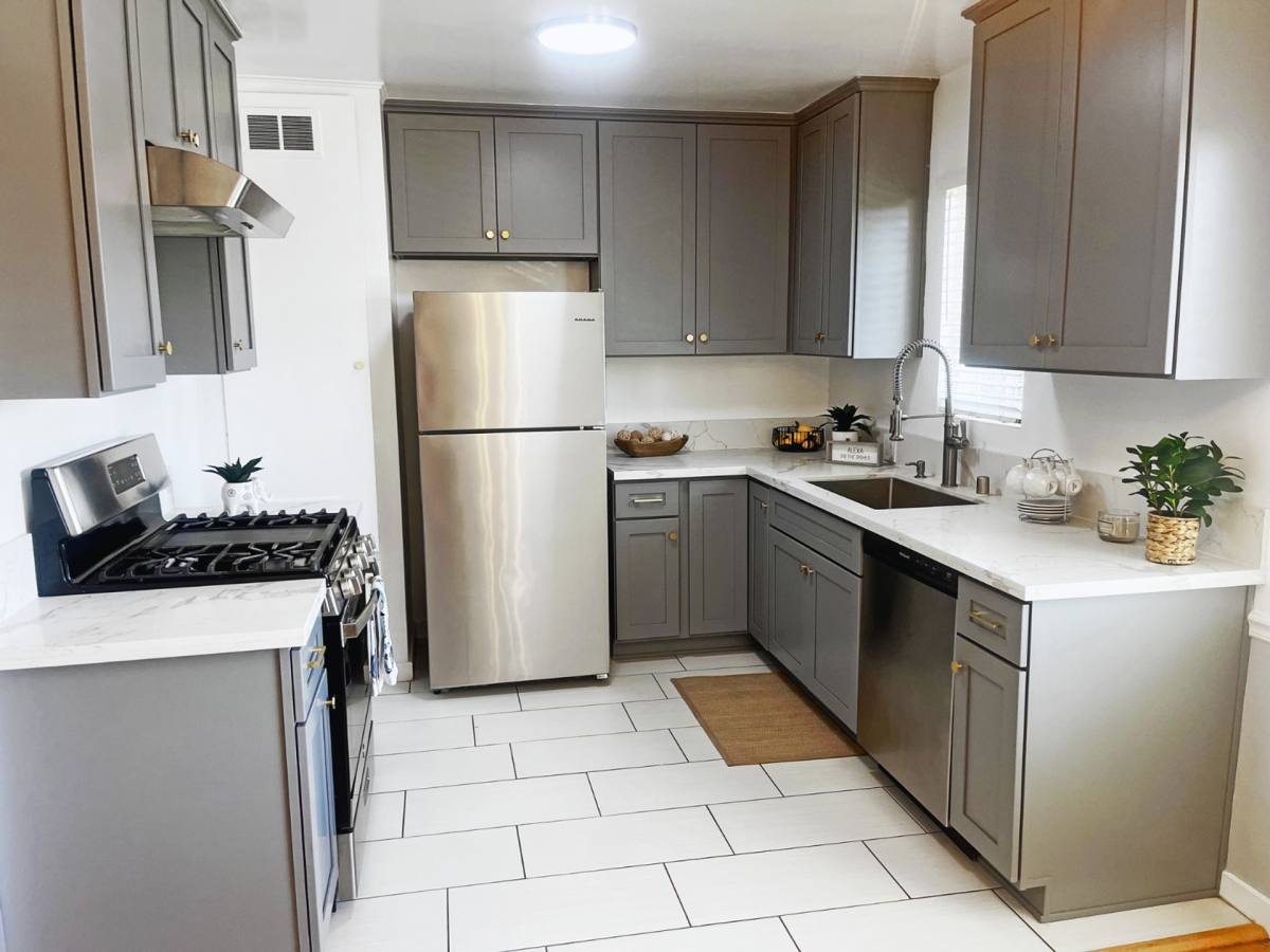 Apartment for rent at 113 N Parish Place, Burbank, CA 91506