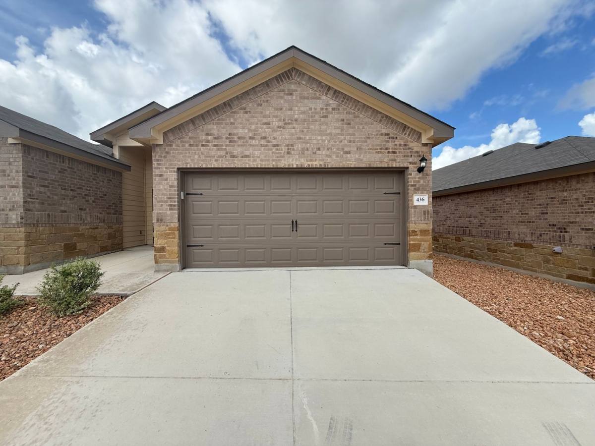 Townhouse for rent at 436 Emma Dr, New Braunfels, TX 78130