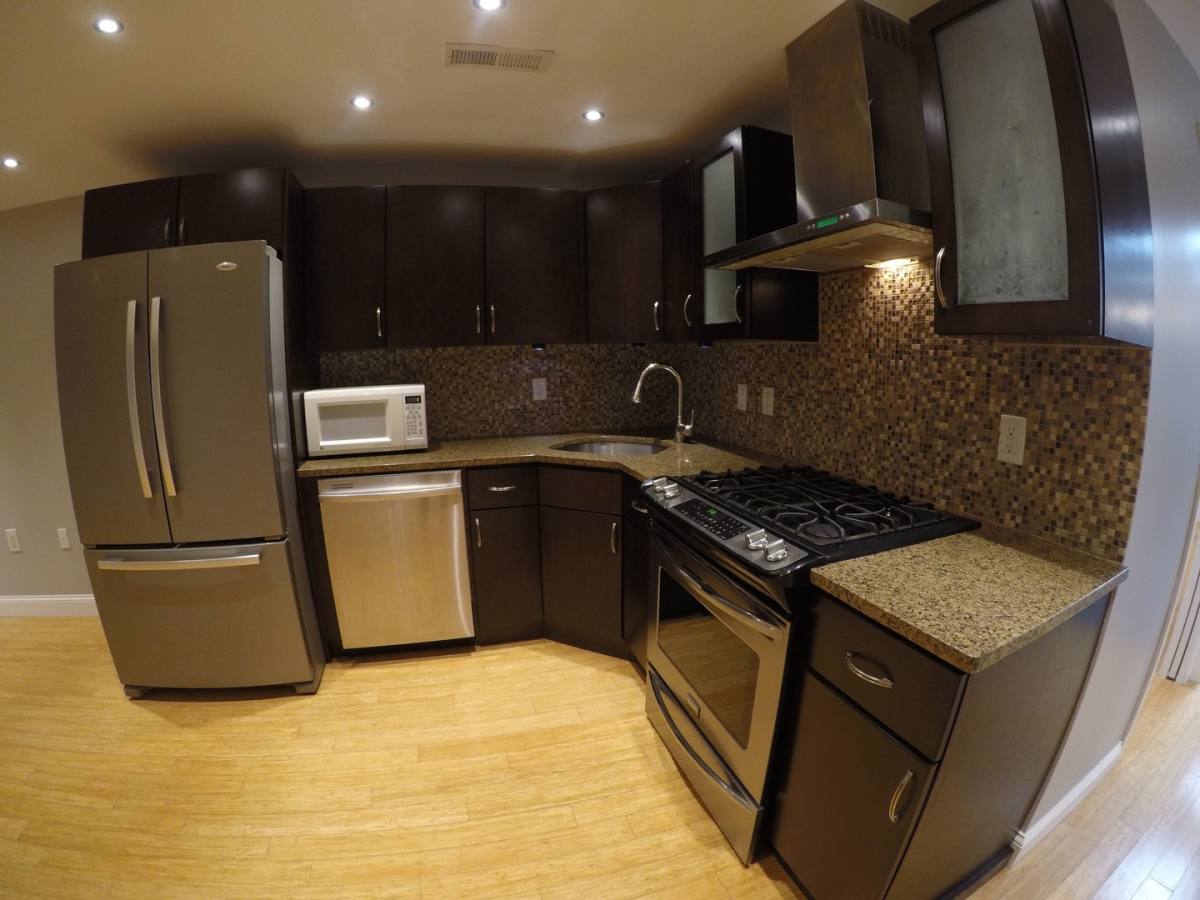 Apartment for rent at 319 S Juniper St, Philadelphia, PA 19107