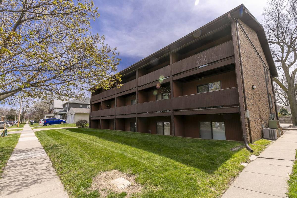 Apartment for rent at 1915 Garfield St, Lincoln, NE 68502
