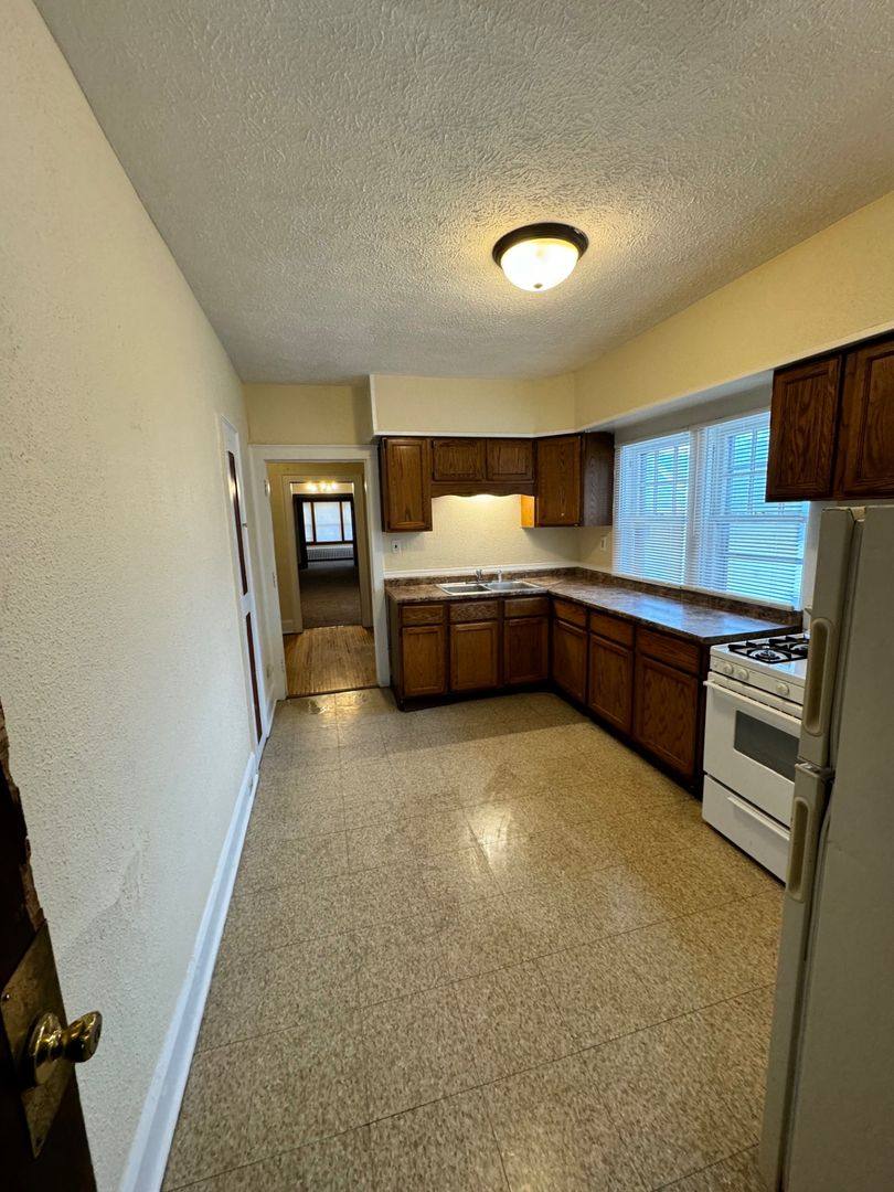 Apartment for rent at 1132 Crosby St, Rockford, IL 61107