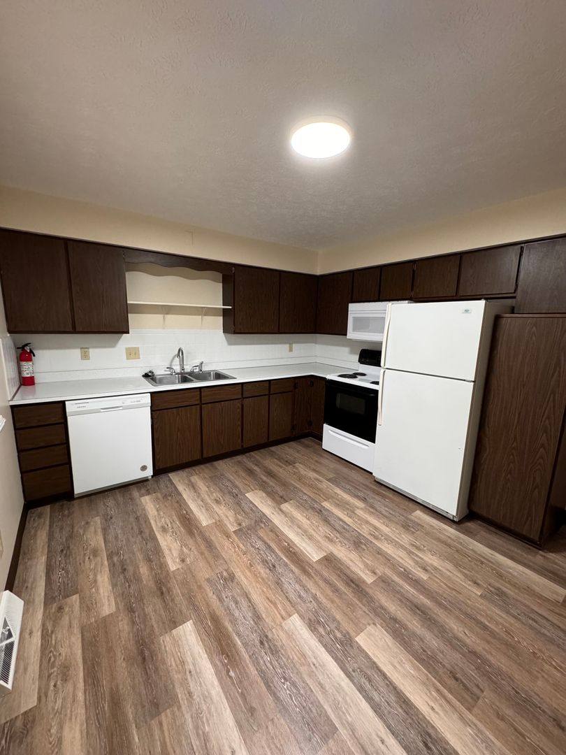 Apartment for rent at 1132-1148 Patricia Dr, Girard, OH 44420