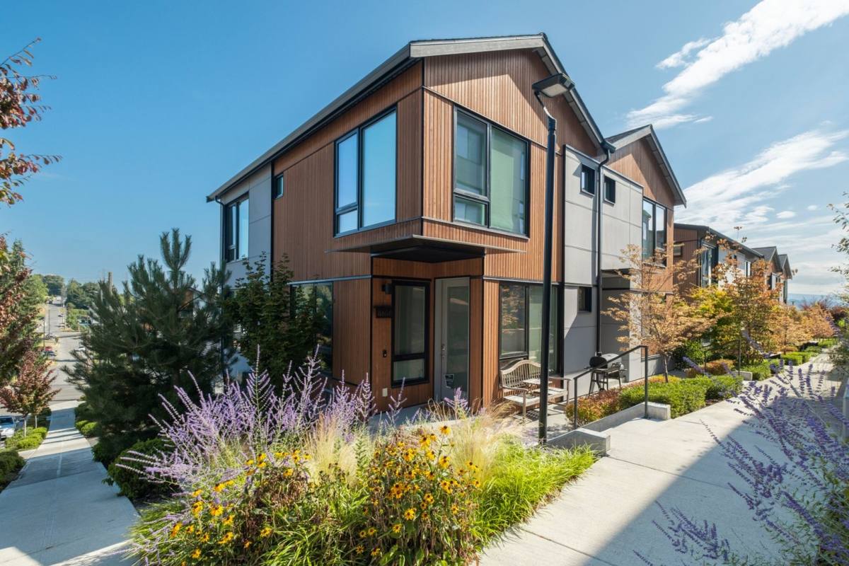 Townhouse for rent at 8606 39th Ave S, Seattle, WA 98118