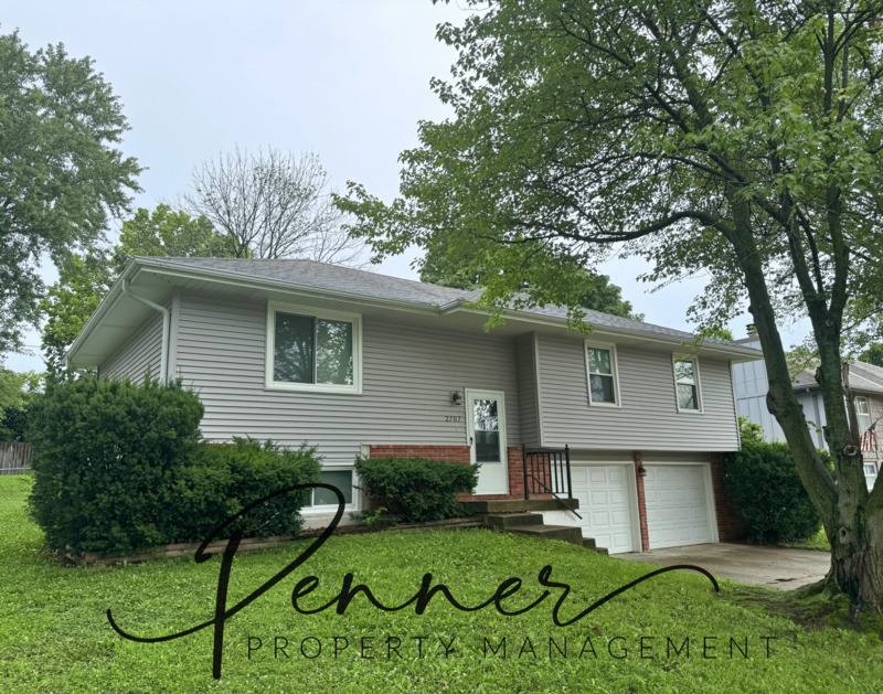 House for rent at 2707 S Coachman Dr, Independence, MO 64055