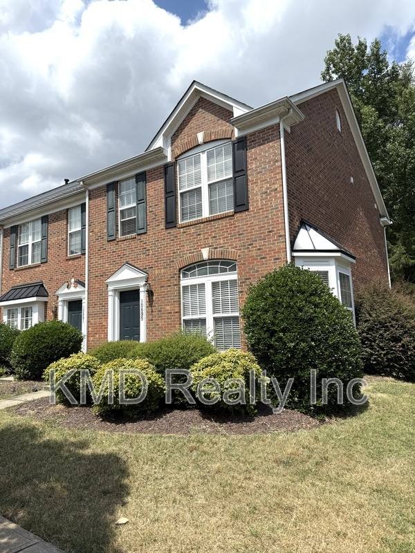 Townhouse for rent at 10895 Garden Oaks Lane, Charlotte, NC 28273