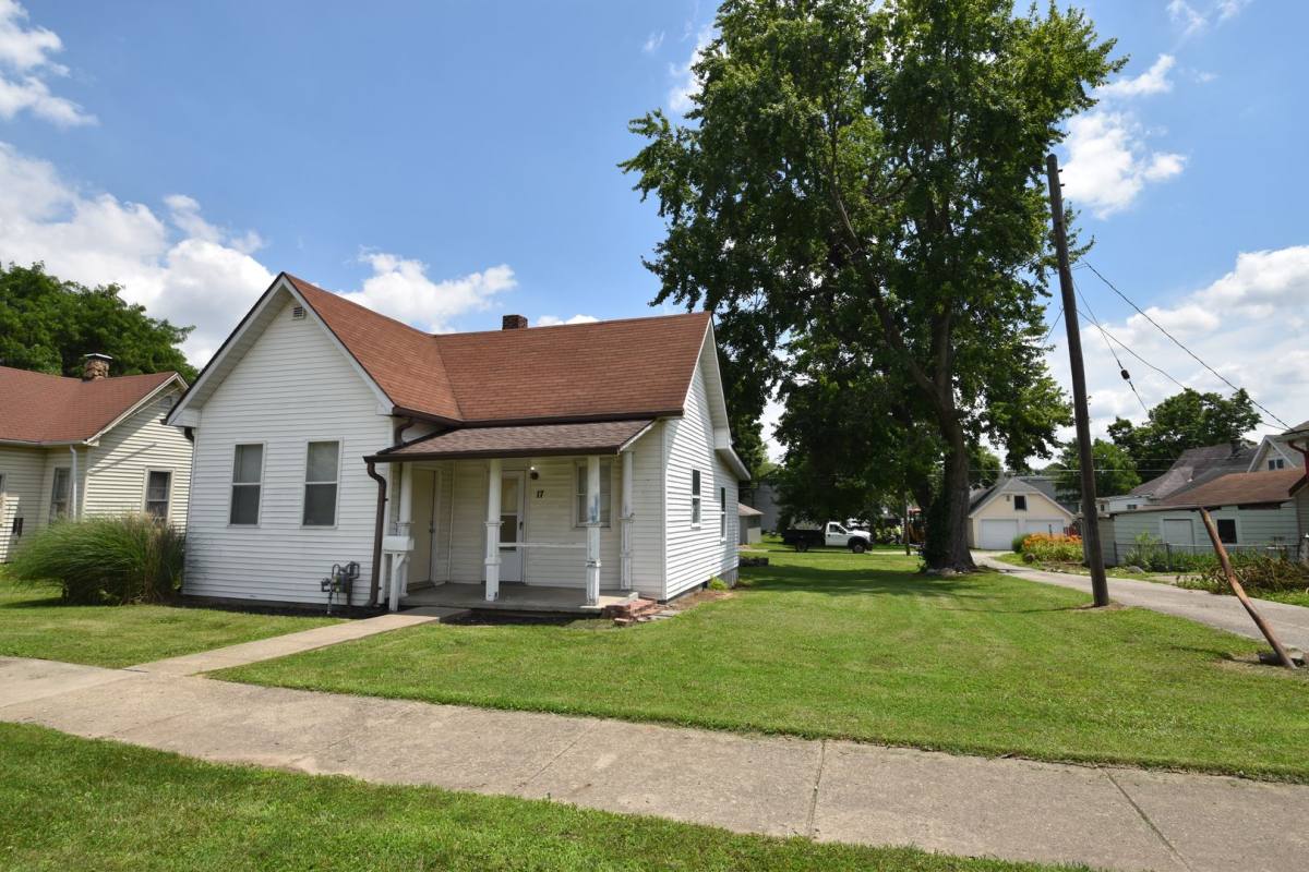 Apartment for rent at 17 N Pratt St, Greenfield, IN 46140