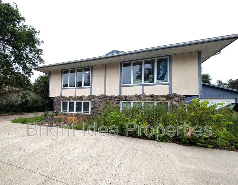 House for rent at 1173 County B Rd W, Saint Paul, MN 55113